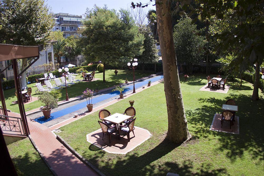 Hotel Gabrini Marina di Massa Luaran gambar