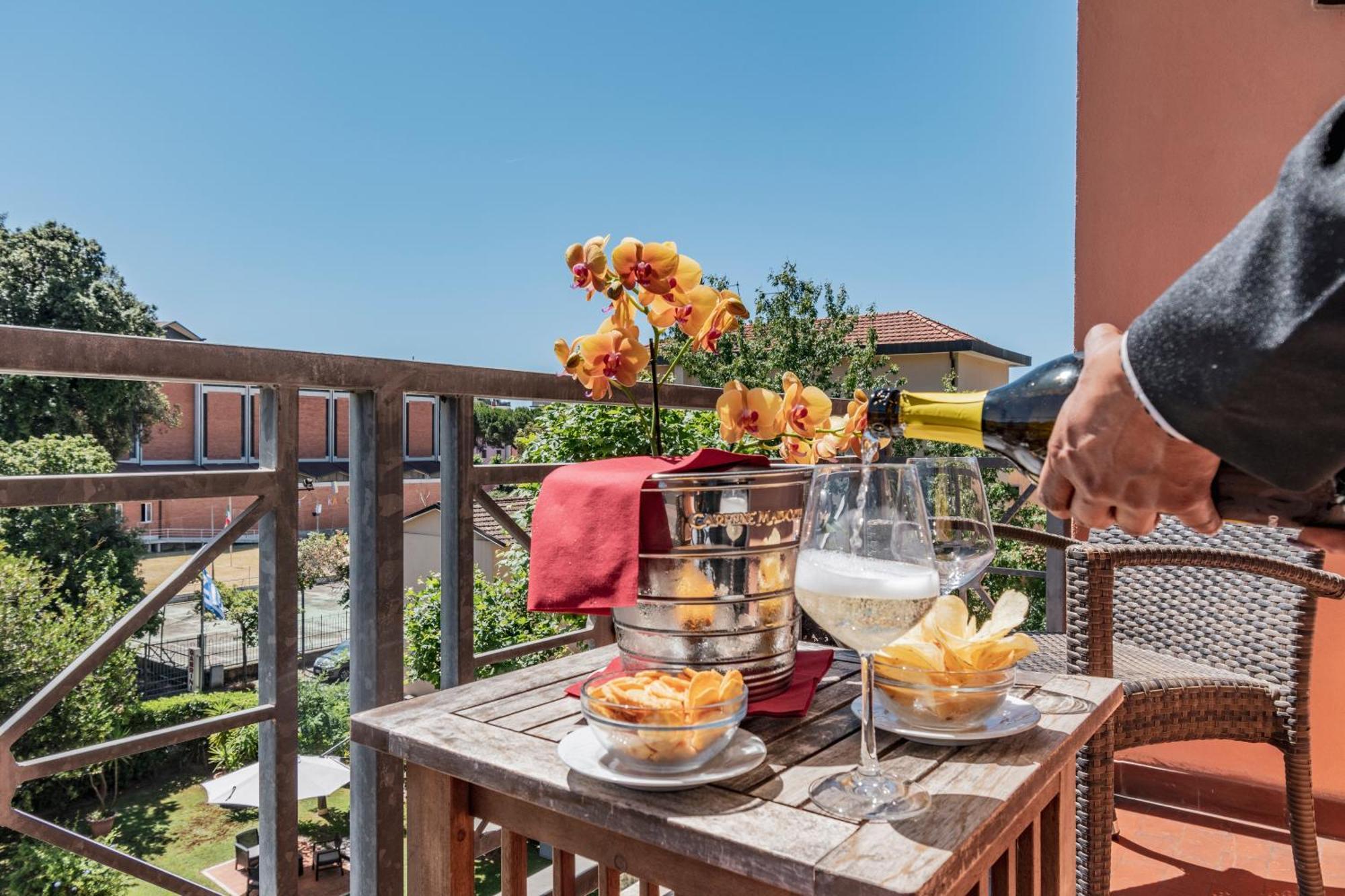 Hotel Gabrini Marina di Massa Luaran gambar