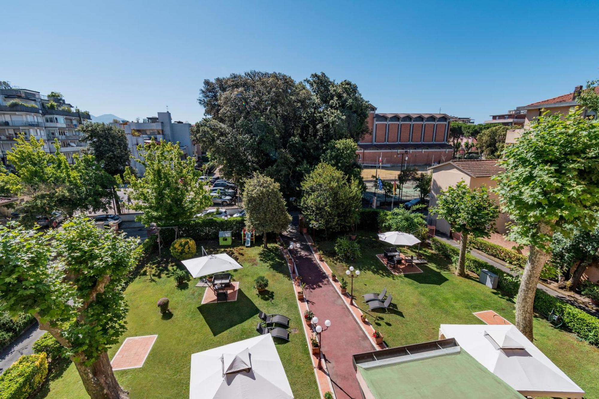 Hotel Gabrini Marina di Massa Luaran gambar