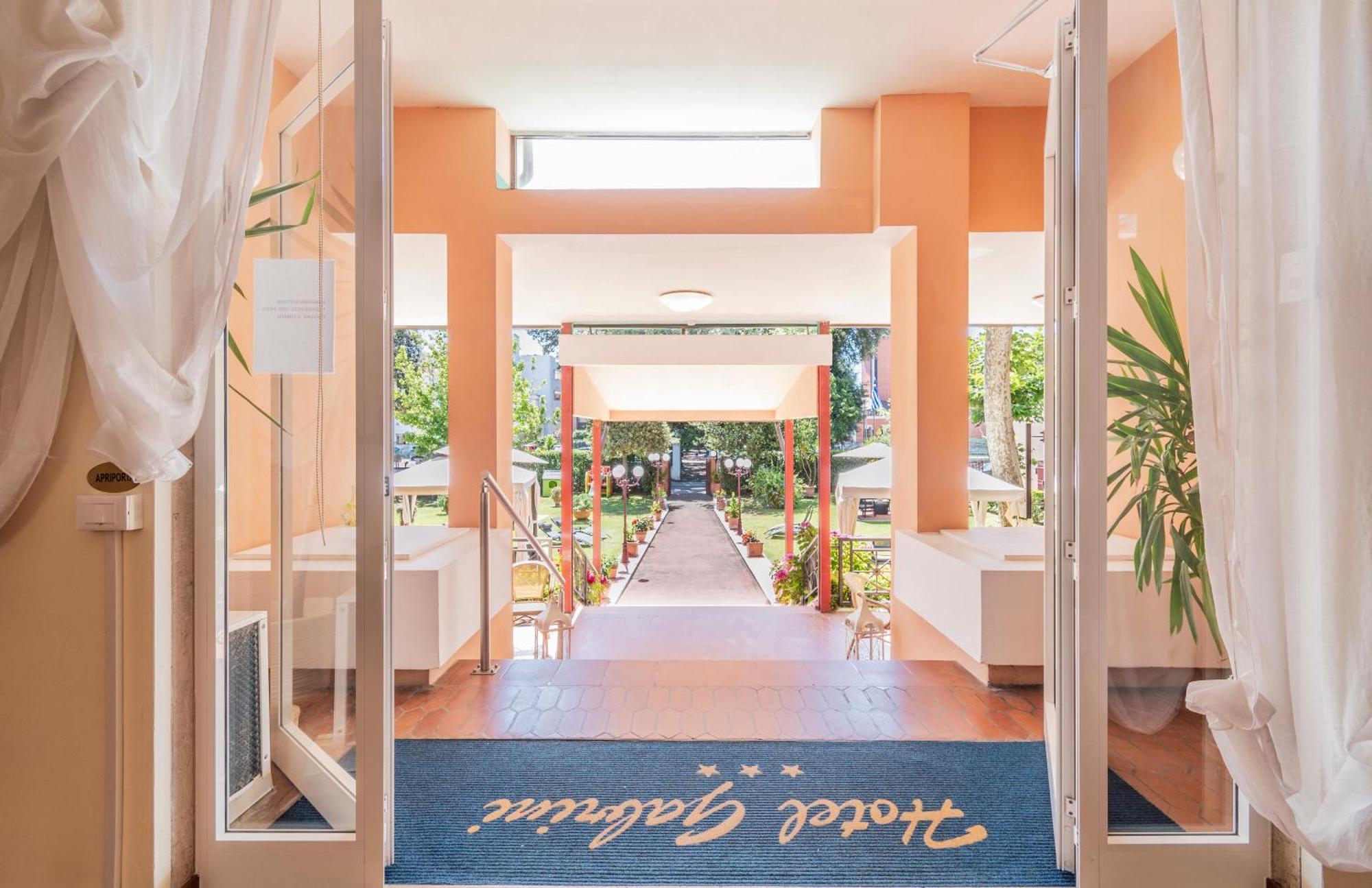 Hotel Gabrini Marina di Massa Luaran gambar