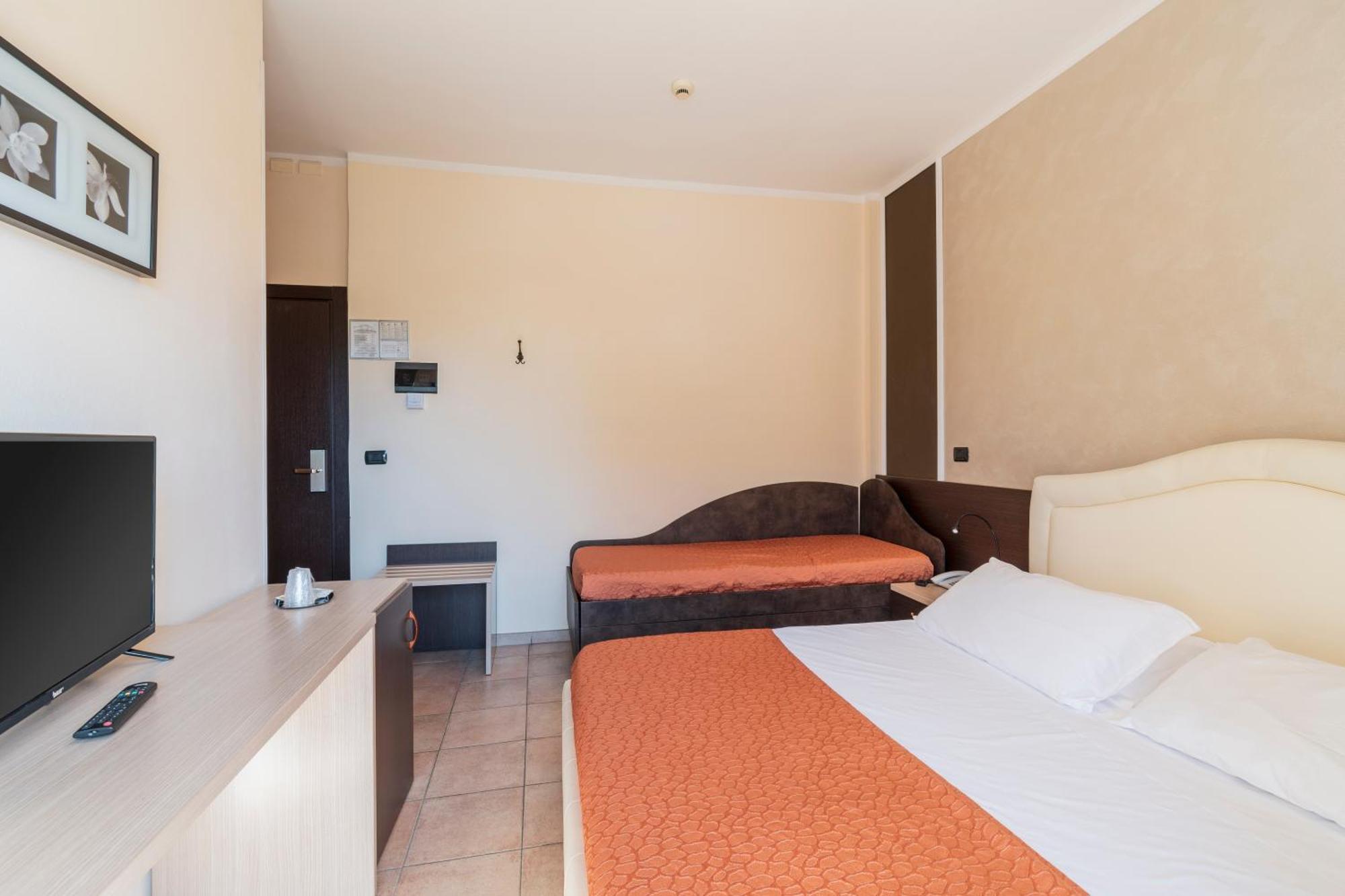 Hotel Gabrini Marina di Massa Luaran gambar