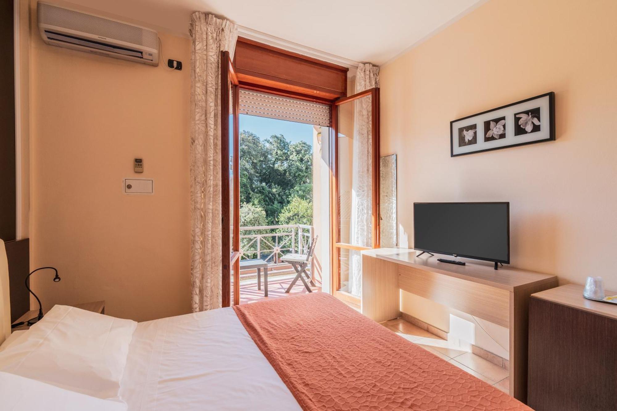 Hotel Gabrini Marina di Massa Luaran gambar