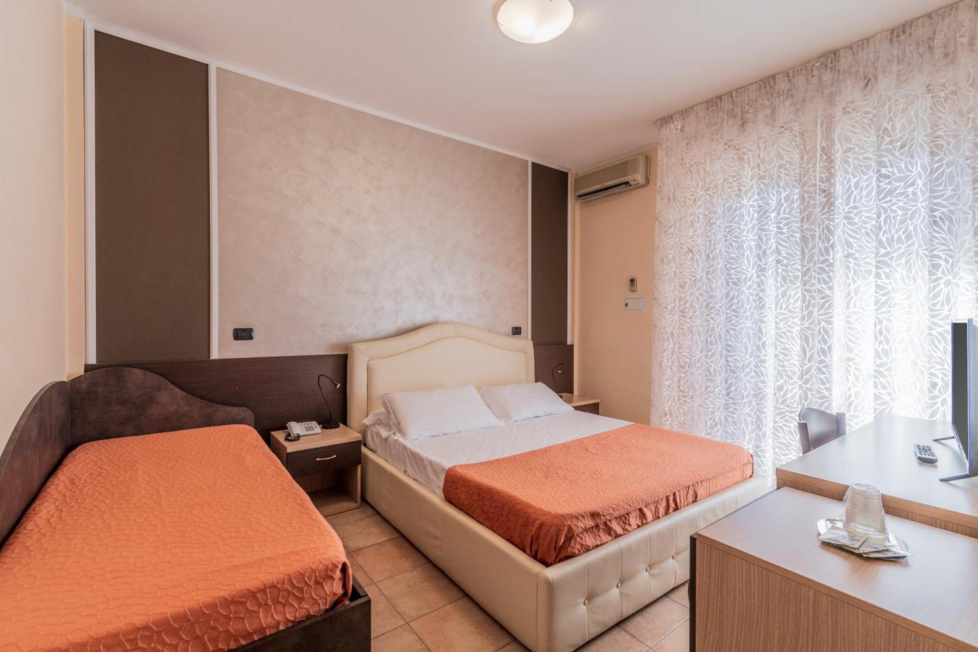 Hotel Gabrini Marina di Massa Luaran gambar