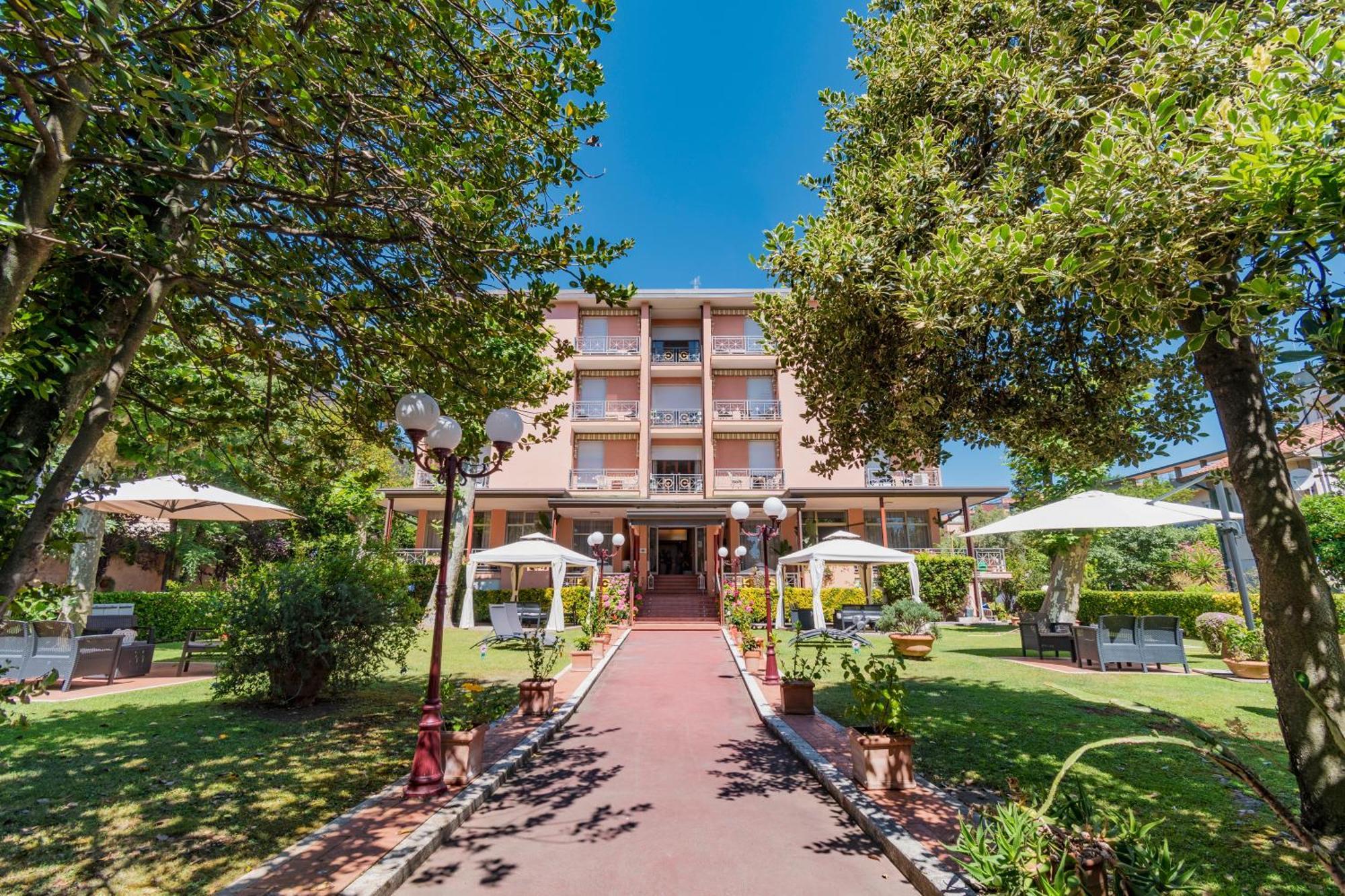 Hotel Gabrini Marina di Massa Luaran gambar