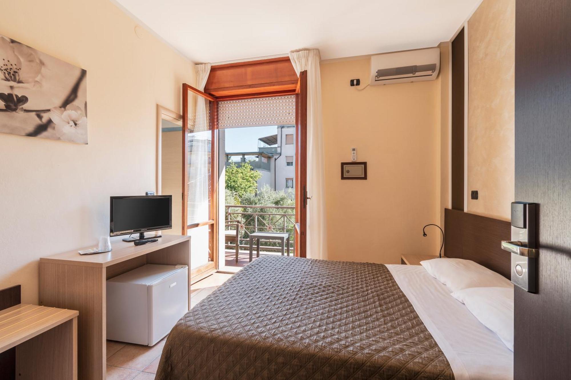 Hotel Gabrini Marina di Massa Luaran gambar