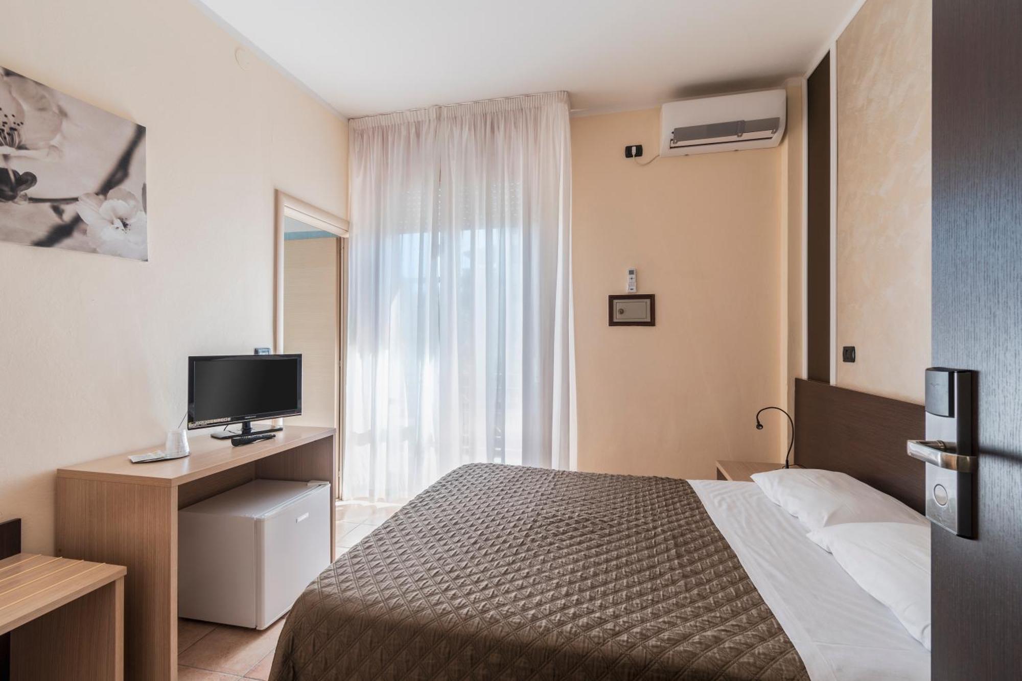 Hotel Gabrini Marina di Massa Luaran gambar
