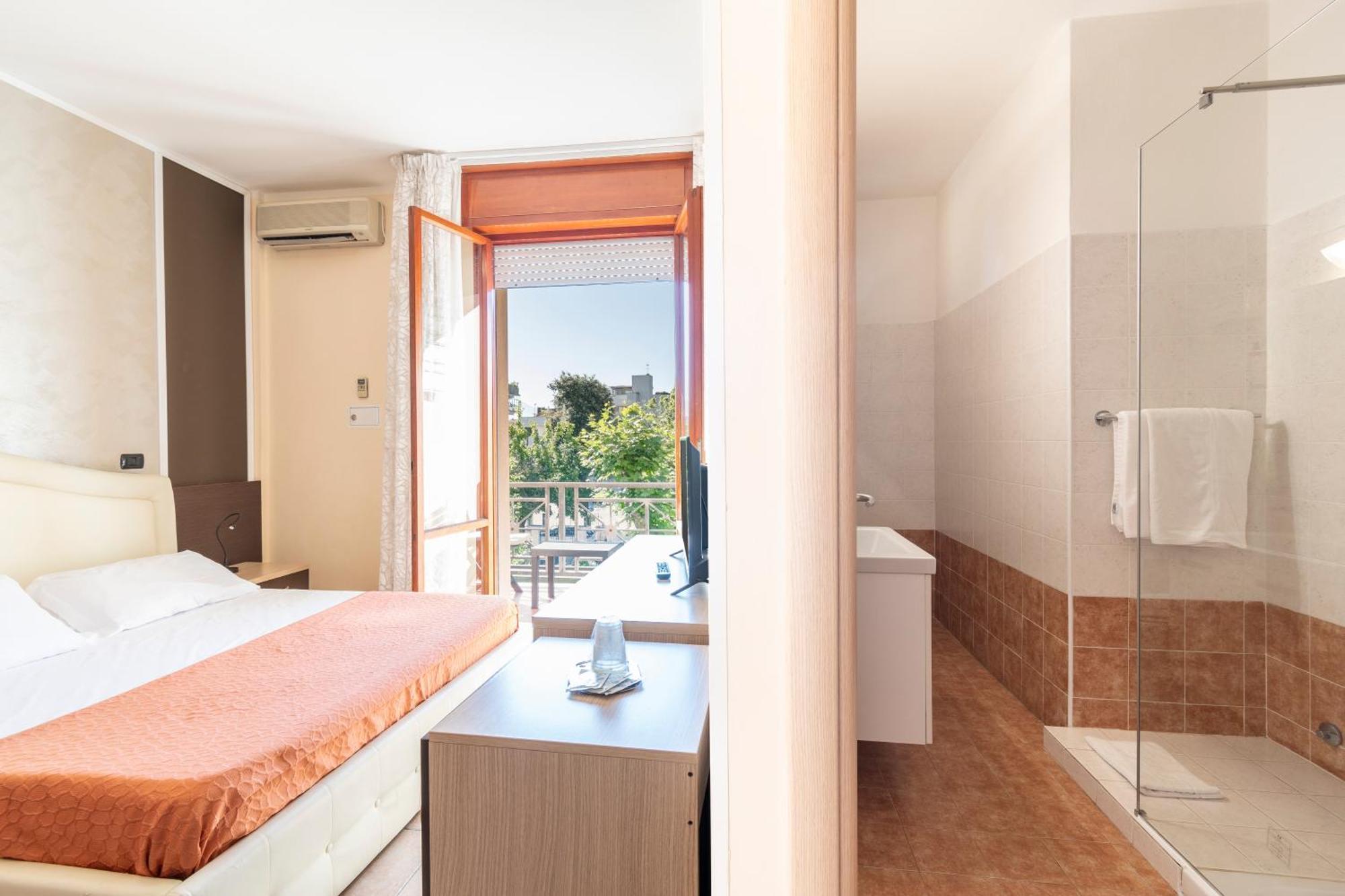 Hotel Gabrini Marina di Massa Luaran gambar