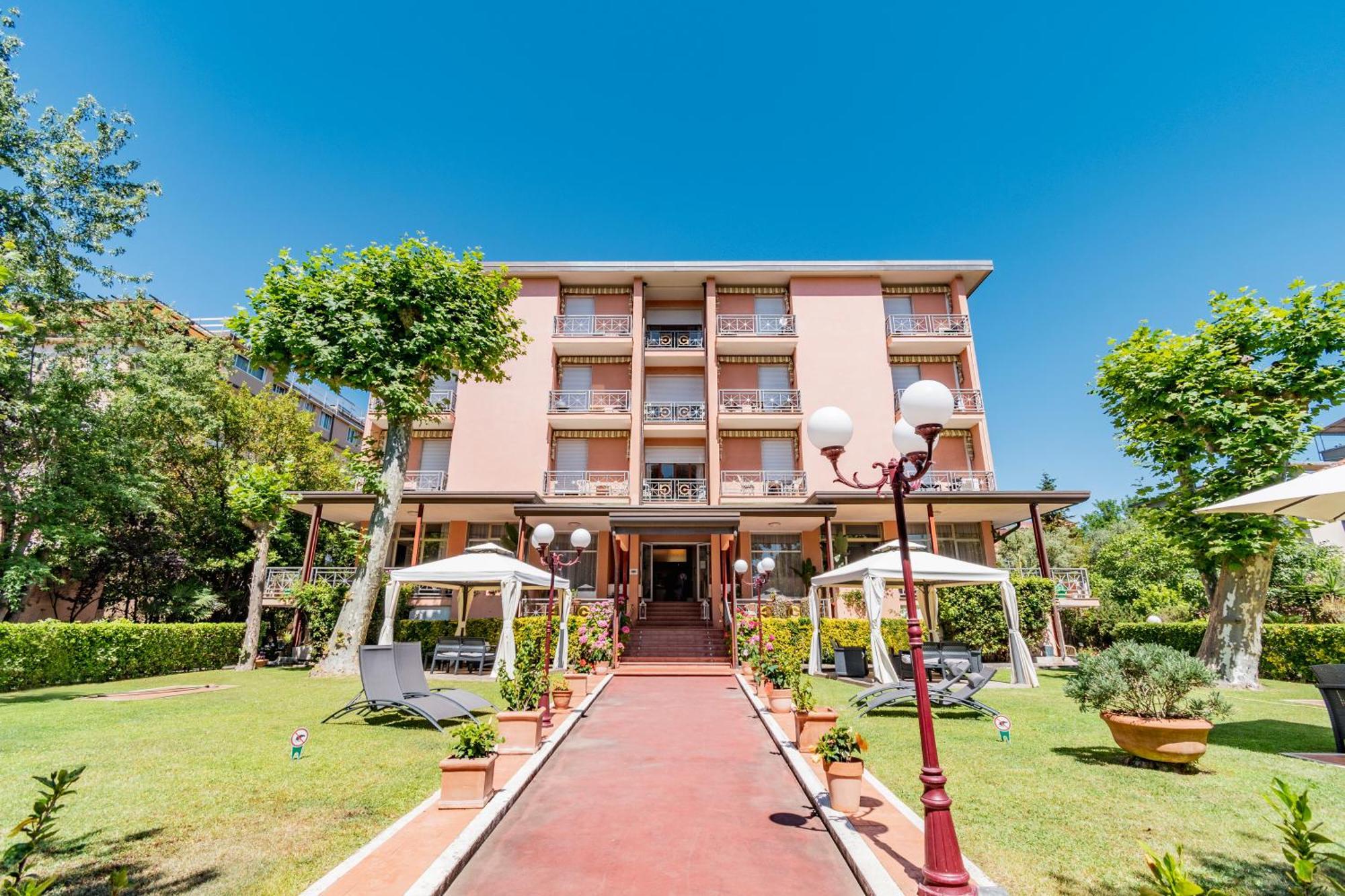 Hotel Gabrini Marina di Massa Luaran gambar