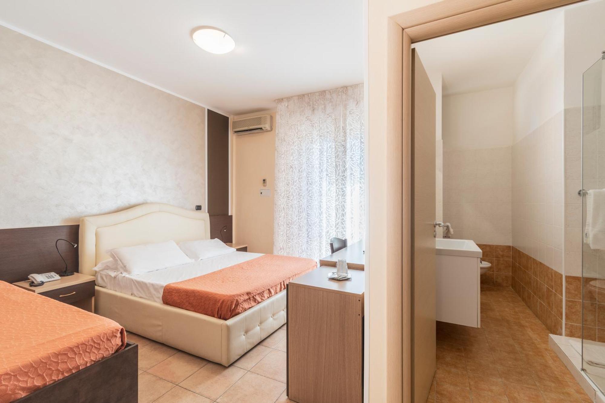Hotel Gabrini Marina di Massa Luaran gambar