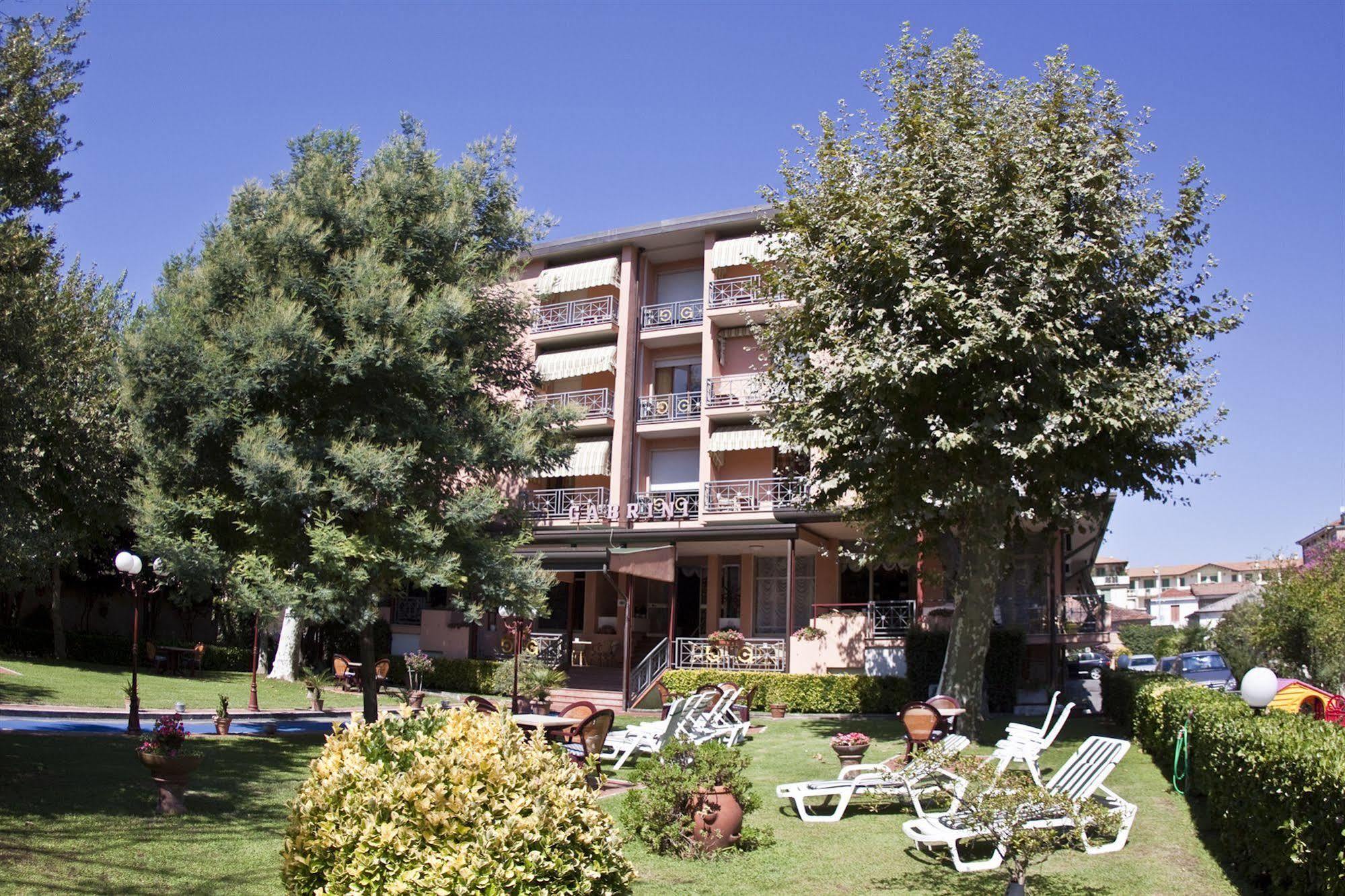 Hotel Gabrini Marina di Massa Luaran gambar
