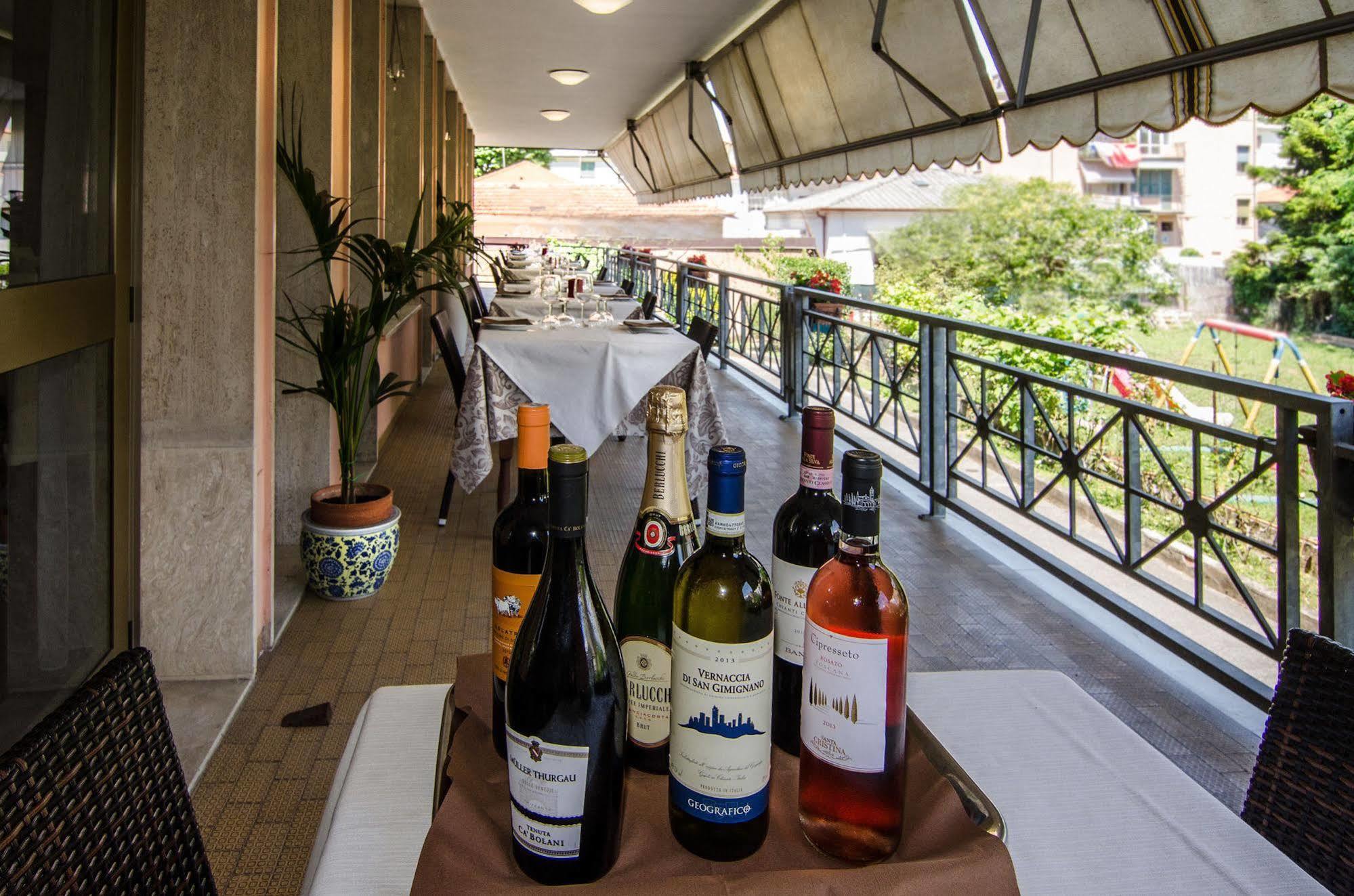 Hotel Gabrini Marina di Massa Luaran gambar